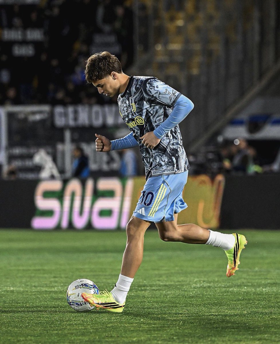 ForzaJuveET's tweet photo. 🚨Kenan Yildiz sera progressivement réhabitué pour ménager son genou ! La chirurgie n’est pas à EXCLURE !🩼🇹🇷

@tuttosport https://t.co/Ma4lawei0G
