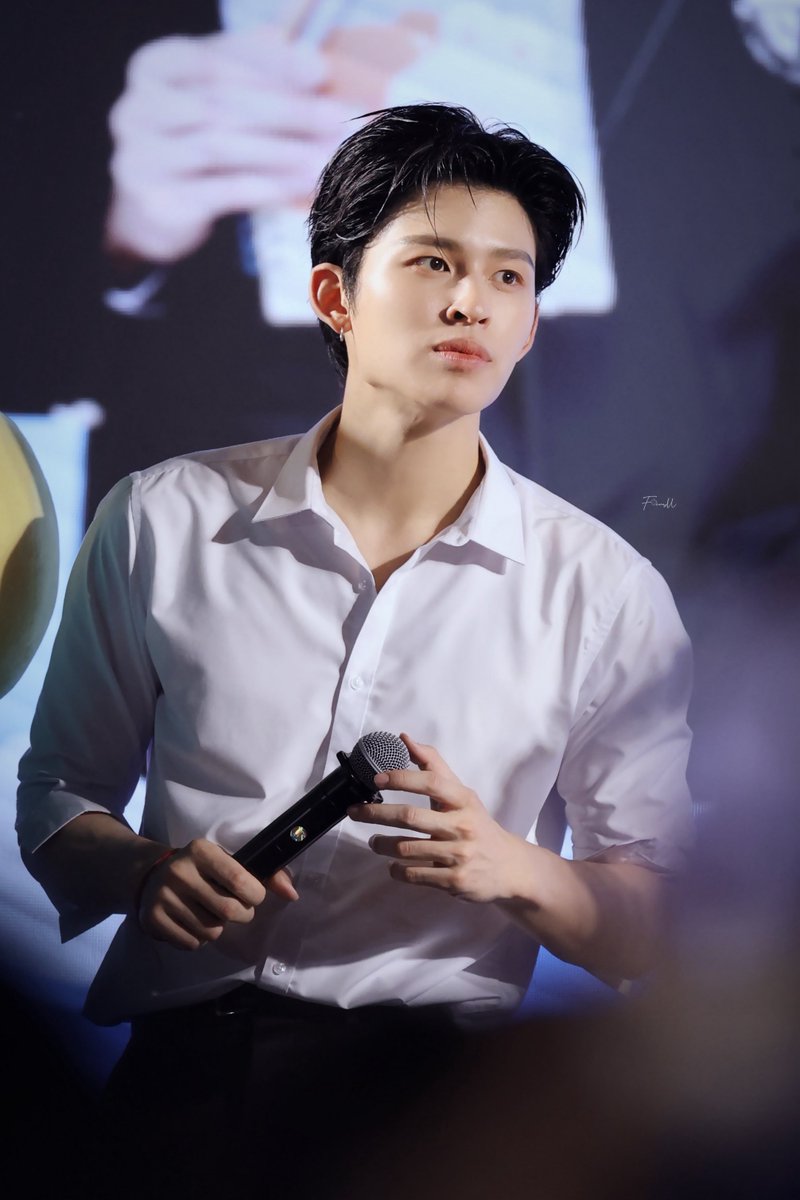 F_FocusU's tweet photo. เชิ้ตขาวหล่อมาก แดดดีมาก ช่วยด้วยยยยยยย~

PPP FAMILY MOSHI MOSHI
#MoshiMoshixPondPhuwin
@ppnaravit #ppnaravit https://t.co/zhxKRdot4P