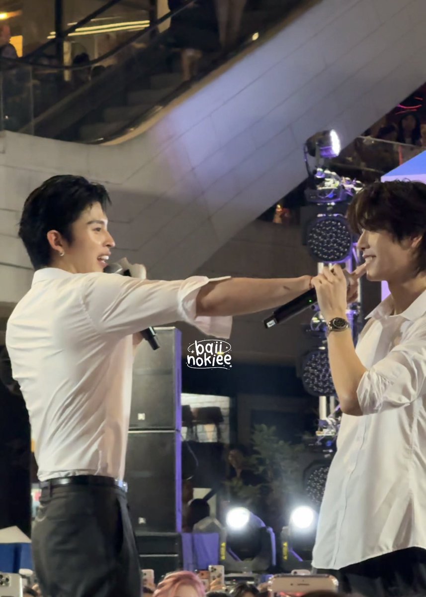 baiinokiee's tweet photo. ทู้กกกคนนนนนน ปอนด์ภูวินทร์มีจิ้มแก้มแบบออฟฟิศเชี่ยวแล้ววววววว y———y

PPP FAMILY MOSHI MOSHI

#MoshiMoshixPondPhuwin 
#ปอนด์ภูวินทร์ https://t.co/ENZweqKxtm