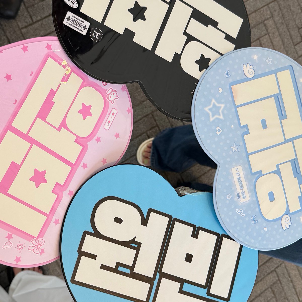 bbincocatt's tweet photo. 두번째 들어가니까 왜또왔냐고 하는거 졸귀 ㅋ.ㅋ ......... 원빈님 웃겨주러 갓어요 썬버스트 화이팅❕❕ https://t.co/uIp8P9F7Fy