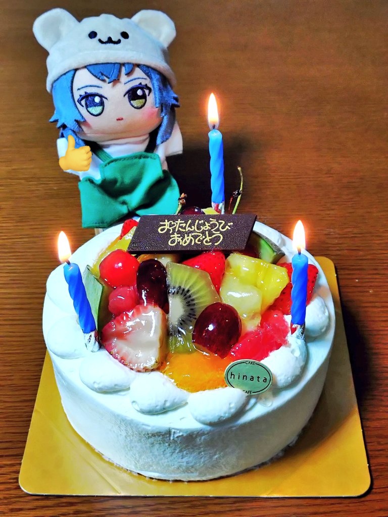 Urza777's tweet photo. 今日は私の誕生日
Xで知り合った友人たちから、たくさんのお祝いの言葉を貰ったよ😊

sodaさんは、ウチのてまりのイラストまでプレゼントしてくれて…🥹

このイラストの通り、お祝いしよう！と思って、てまりと一緒にケーキでお祝いしました。

最高の誕生日になったよ。
みんな、ありがとう！😁 https://t.co/NAwSClJQbj
