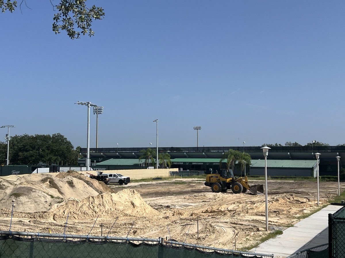 RHiggins_USF's tweet photo. The back fascia of the stadium’s south tower is going up as we speak &amp; the site of our new @USF_BeachVB Facility is continuing to be prepped! There’s relentless progress everywhere, Bulls Nation! LFGB!!!🤘🏻😤📈 https://t.co/Z3bmVDzvk8