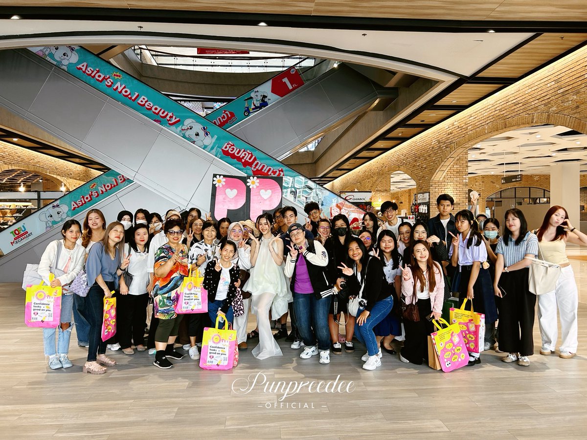 PeaPeaOfficial's tweet photo. ขอบคุณแฟนๆทุกท่านที่มาหาน้องพีพีนะคะ หวังว่าทุกๆท่านจะได้รับความรัก ความอบอุ่น กลับบ้านไปนะคะ แล้วเจอกันใหม่งานหน้าค่า🩷🫶✨ 

LEMON ME X PP PUN 

#TofuFestwithPunpreedee 
#พีพีปุญญ์ปรีดี #punpreedee https://t.co/UblUTie2jx