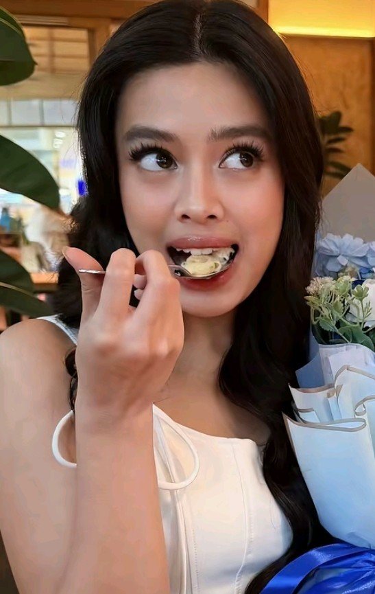 Nafilaaa23's tweet photo. QEELLLL🧎‍♀️🧎‍♀🧎‍♀️💍💍💍💍 https://t.co/NcGE0XZhen