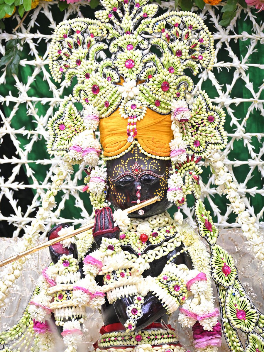 banke_shri's tweet photo. श्री राधावल्लभ लाल जू का फूल बंगला उत्सव 
10/07/2026 https://t.co/l7BYfzP5HX