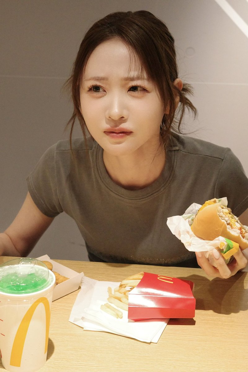 yui_fz0221's tweet photo. 美味しすぎて眉間にシワがよった！笑
#ゆいとマックいぞん　@McDonaldsJapan https://t.co/zLSAYLel56