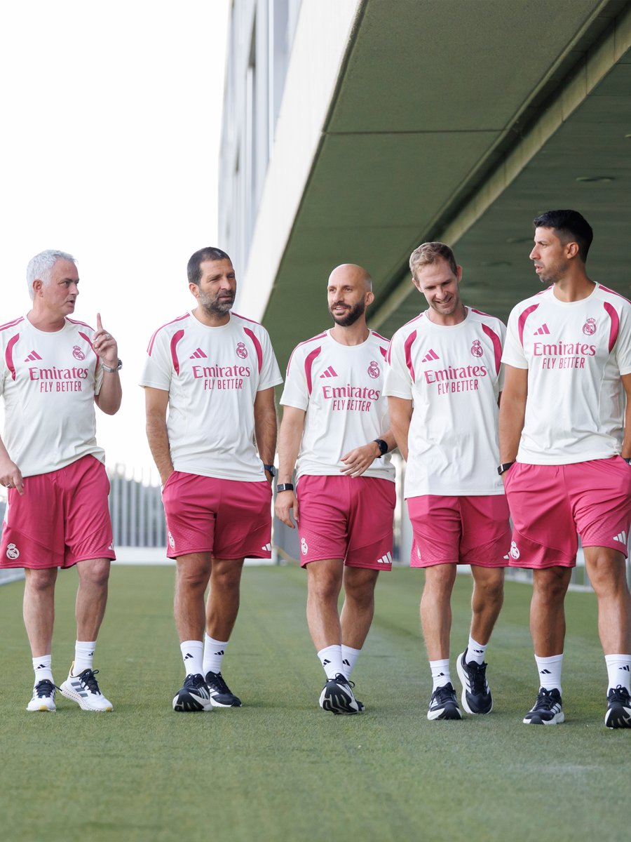 footballontnt's tweet photo. José Mourinho begins his second stint at Real Madrid 🤍 https://t.co/K487onB0N9