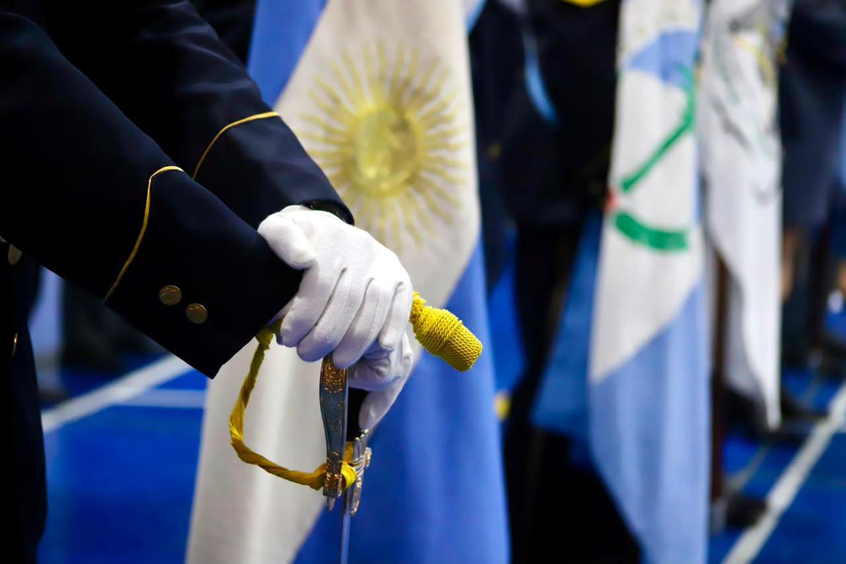 minsegneuquen's tweet photo. 65 años formando a quienes eligen el camino del servicio.  👮‍♀️👮‍♂️🇦🇷 

Hoy conmemoramos un nuevo aniversario del Departamento Escuela de Cadetes “Comisario Inspector Adalberto Staub”, cuna de generaciones de oficiales que construyen la historia de la Policía del Neuquén. 👇 https://t.co/i4FHxEyO9Y