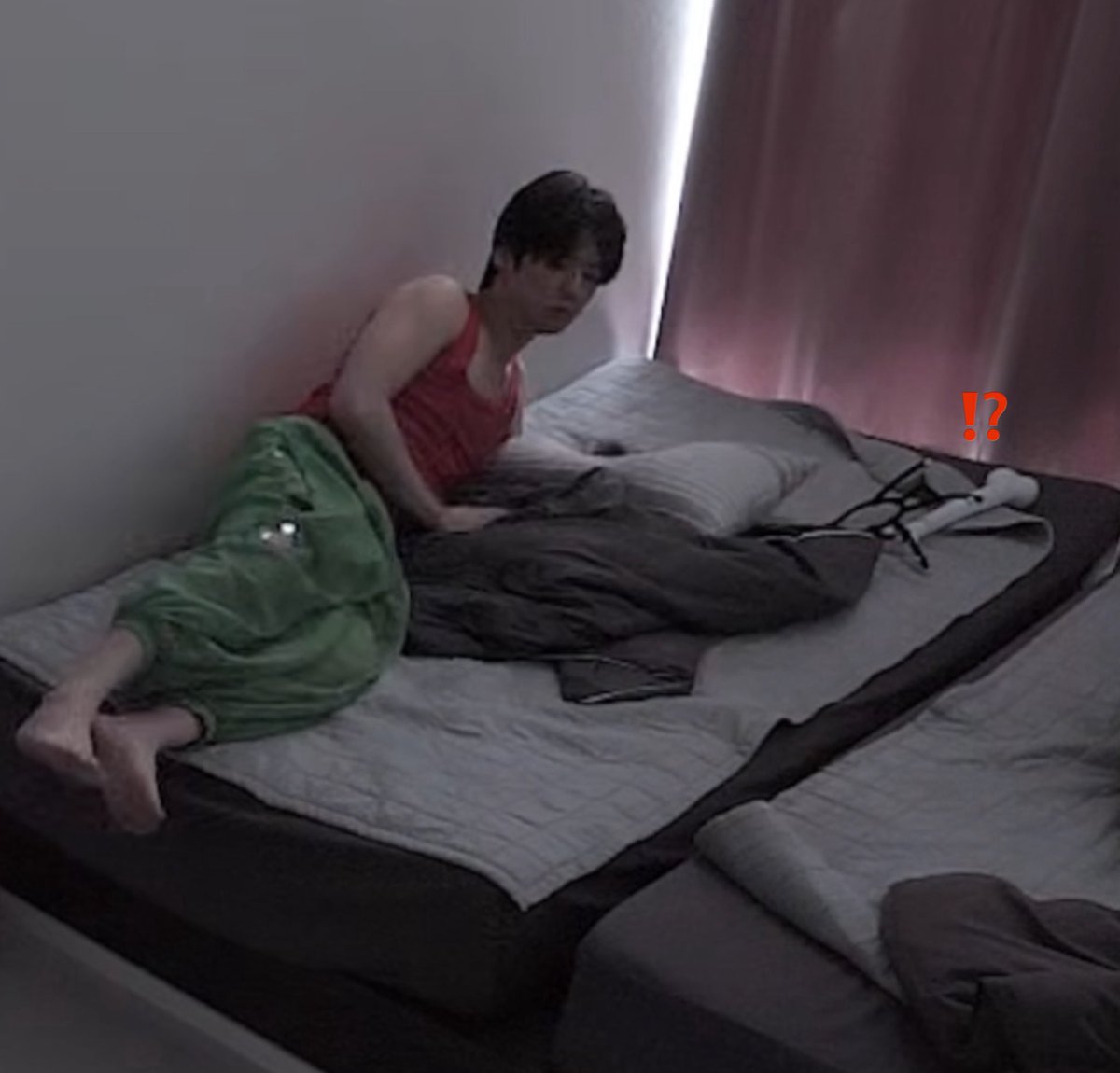 ladorokii's tweet photo. hey btw why is hyunjins bone prop on leeknows bed⁉️ https://t.co/Fl3aCMwFpx