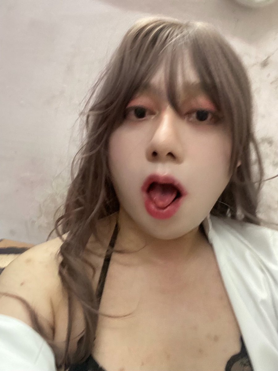 Hwangure's tweet photo. Office slave
#femboy #男の娘 https://t.co/f9J7U8YyAH