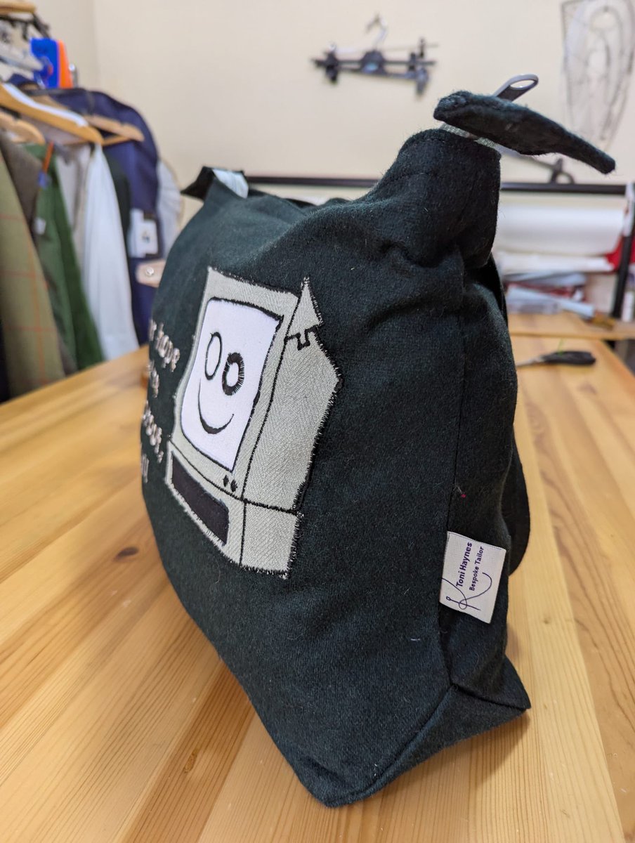 GENO_doesthings's tweet photo. PAINTER BAG = REAL !1!1!!1!1 https://t.co/iEGQIMnrJz