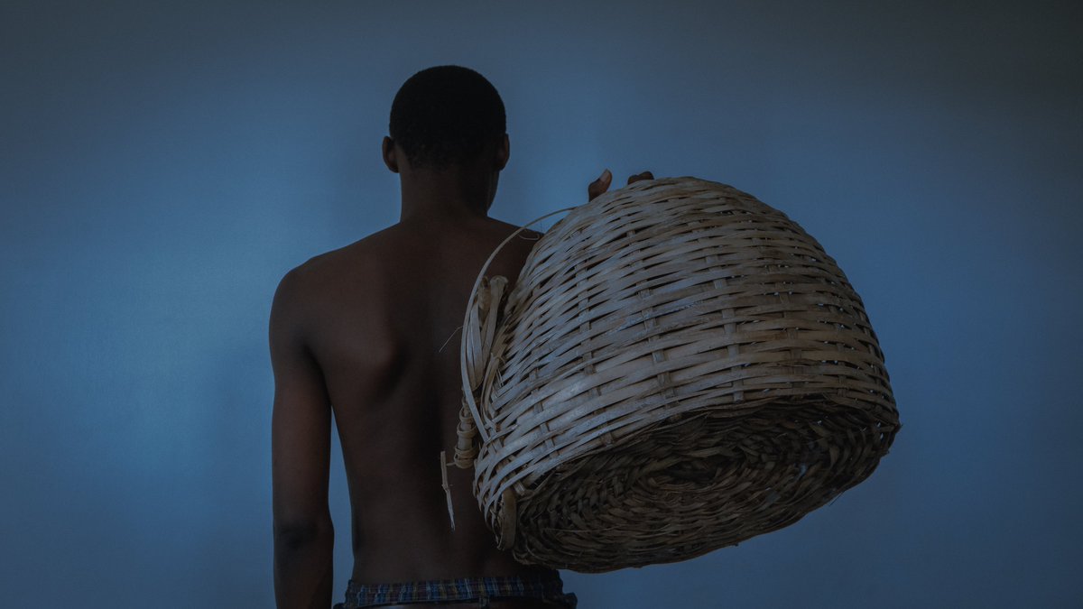 Oluwatoyin_tis's tweet photo. There is an Ifa passage that explains “Life, like the labyrinth of a woven basket” and i thought about how we have to constantly carry life on our backs.

I hope that this image is enough to depict that. https://t.co/yd8SzElU6W