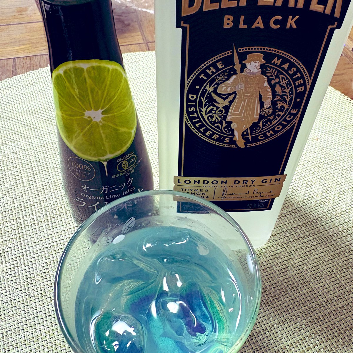 nozzy74's tweet photo. う〜ジンライムのようなお月様〜🌝♫
ジメジメグツグツこんな夜にはさっぱりんこなコイツがやっぱあってるね！
昨日、ワインじゃねーなって思ってポチったよ。
億劫で買い物も行けないからさ。
毎日毎日ありがとね物流の人たち😘。 https://t.co/XN455miEi2