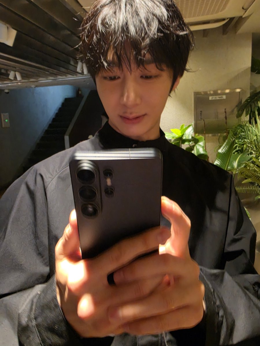 HyungwonThings's tweet photo. Hyungwon on shownu bubble post #형원 https://t.co/x7KPVlGM0U