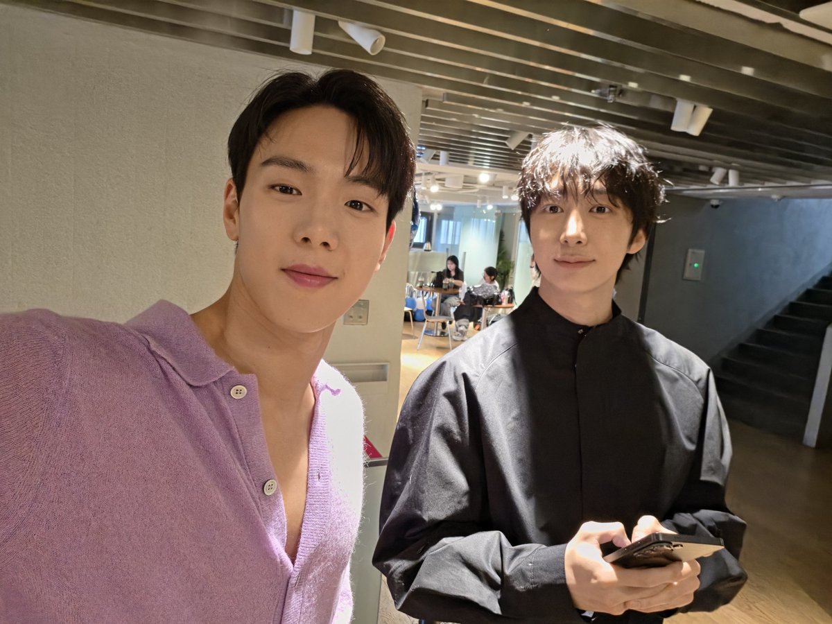 HyungwonThings's tweet photo. Hyungwon on shownu bubble post #형원 https://t.co/x7KPVlGM0U