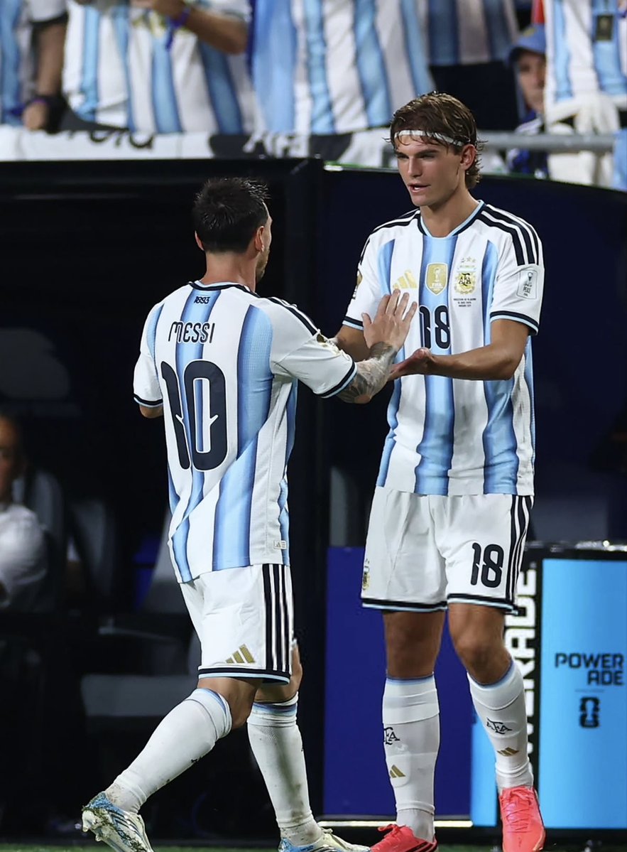 CrewsMat10's tweet photo. 🚨🗣️Nico Paz: “Succeeding Messi is  impossible. Messi is the best in history, and there will never be anyone like him.

For me, it's a huge honor to share the national team with him, and to have the chance to play alongside him for a few minutes." https://t.co/1eX27G21hb
