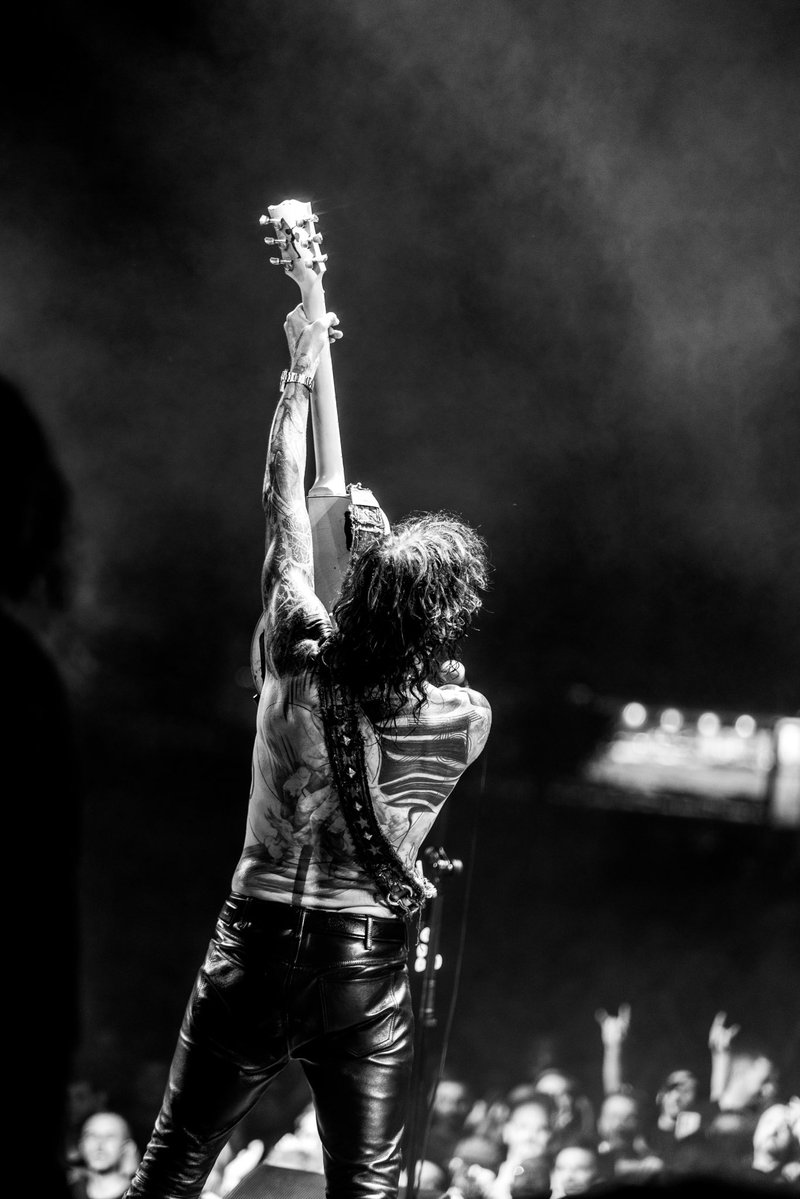 thedarkness's tweet photo. The time has finally come! After two incredible decades, we can't wait to join you all upon our triumphant return to Knebworth with the unstoppable force that is @ironmaiden at #Eddfest tomorrow. 

See you there! https://t.co/jsMH4OD7sT