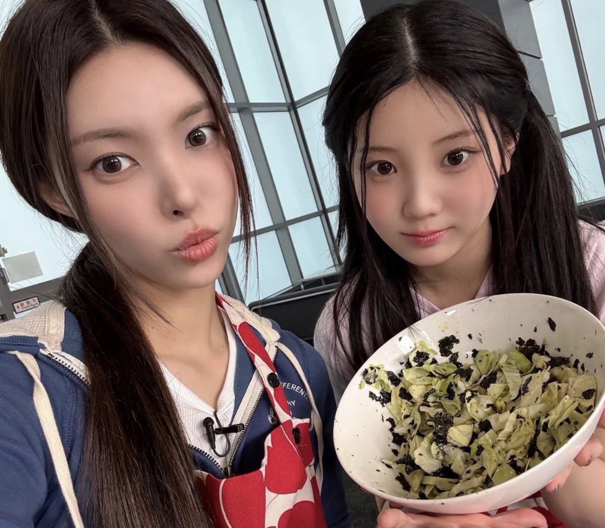 8_rivi's tweet photo. ILLIT ウォンヒのダイエットまとめ📝✧
顔の輪郭が明らかに違う(ㅎ.ㅎ )！

・炭水化物は雑穀類
・タンパク質をたくさん摂る
・1日少量を4食などにして調節
→爆食を防ぐために満腹までは食べない
・糖分と塩分は意識して控える
・お守りとして好きな物を１つだけ持ち歩く
→気持ちが楽になるしストレス感じない
・時間をかけて少しずつ健康的に痩せたい
過激すぎて髪が抜けた時期もあったみたいだけど、もう十分細い...🥲