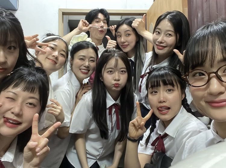 banryong_M's tweet photo. 가운데 애깅이 앞머리 진심 너무귀엽드.....
그리고 헷바닥 낼롱 가나디 둘도잇네..... https://t.co/uaUONBg73N