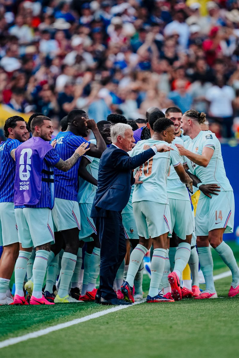 TheoHernandez's tweet photo. 💪🇫🇷 @equipedefrance https://t.co/vgFYWM4N56