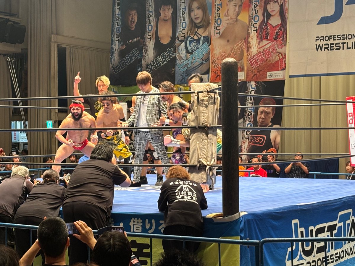 harumipro0629's tweet photo. 〜JTOvs飯伏プロレス研究所7対7イリミネーションマッチ〜
#高橋幸光、#八須拳太郎、#前口大尊、#今成夢人、#三富兜翔、#安部行洋、#下東由朋 with #飯伏幸太 vs #武蔵龍也、#たこぶつ、#ARA、#ボンバータツヤ、#ジュエル・バード、#カーベル伊藤、#北上コータ
人数多い!!🤣
#pw_jto https://t.co/XG0DJoI6Y8