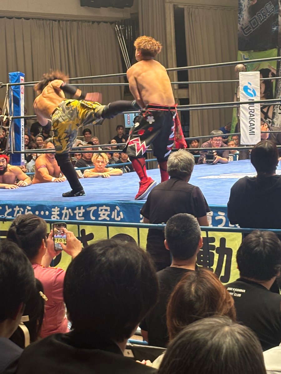harumipro0629's tweet photo. 〜JTOvs飯伏プロレス研究所7対7イリミネーションマッチ〜
#高橋幸光、#八須拳太郎、#前口大尊、#今成夢人、#三富兜翔、#安部行洋、#下東由朋 with #飯伏幸太 vs #武蔵龍也、#たこぶつ、#ARA、#ボンバータツヤ、#ジュエル・バード、#カーベル伊藤、#北上コータ
人数多い!!🤣
#pw_jto https://t.co/XG0DJoI6Y8