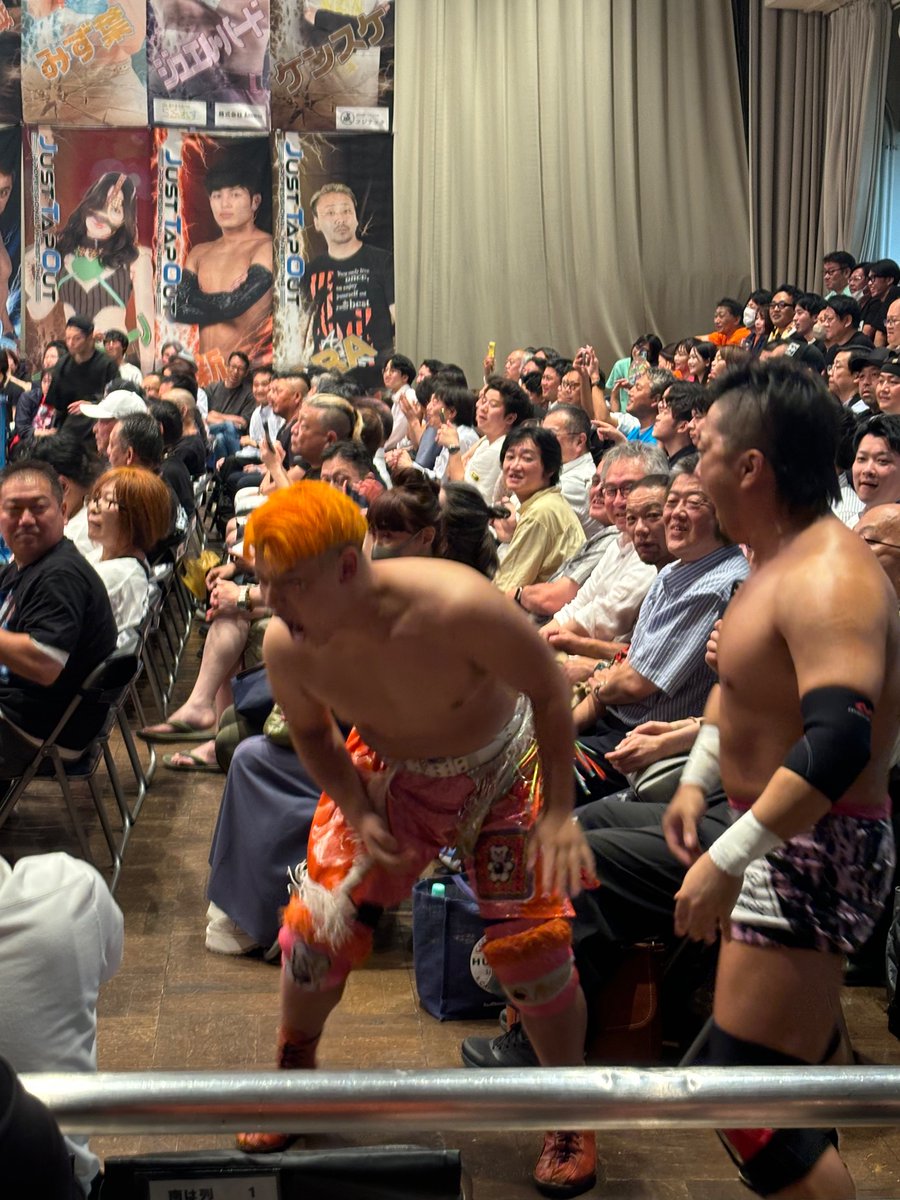 harumipro0629's tweet photo. 〜JTOvs飯伏プロレス研究所7対7イリミネーションマッチ〜
#高橋幸光、#八須拳太郎、#前口大尊、#今成夢人、#三富兜翔、#安部行洋、#下東由朋 with #飯伏幸太 vs #武蔵龍也、#たこぶつ、#ARA、#ボンバータツヤ、#ジュエル・バード、#カーベル伊藤、#北上コータ
人数多い!!🤣
#pw_jto https://t.co/XG0DJoI6Y8