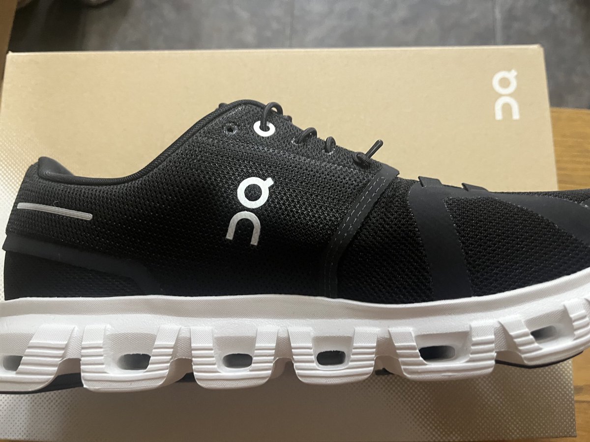 tCharlottem9's tweet photo. 流行りの靴買った https://t.co/hXzBZWtSFm