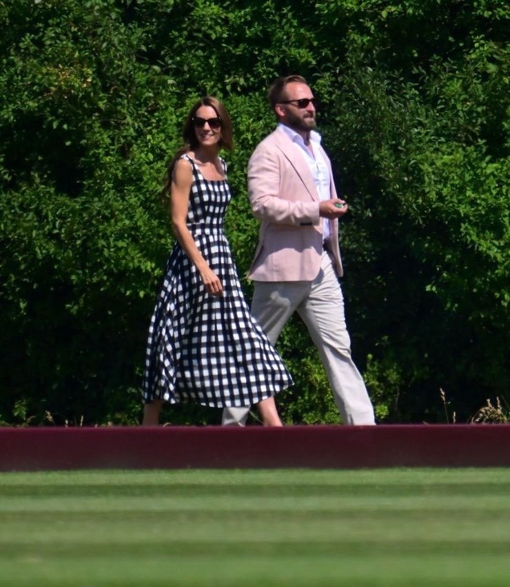 Canellelabelle's tweet photo. Ah isn't she lovely?🤩
   The Princess of Wales has arrived at the 2026 polo charity cup in Windsor to support Prince William who is playing to raise money for some key causes.
     I love the black and white sleeveless Bigham dress and the sleek hairstyle🔥
She looks gorgeously toned, tanned and ready to distract her husband..err I mean support him🤭
#PrincessofWales