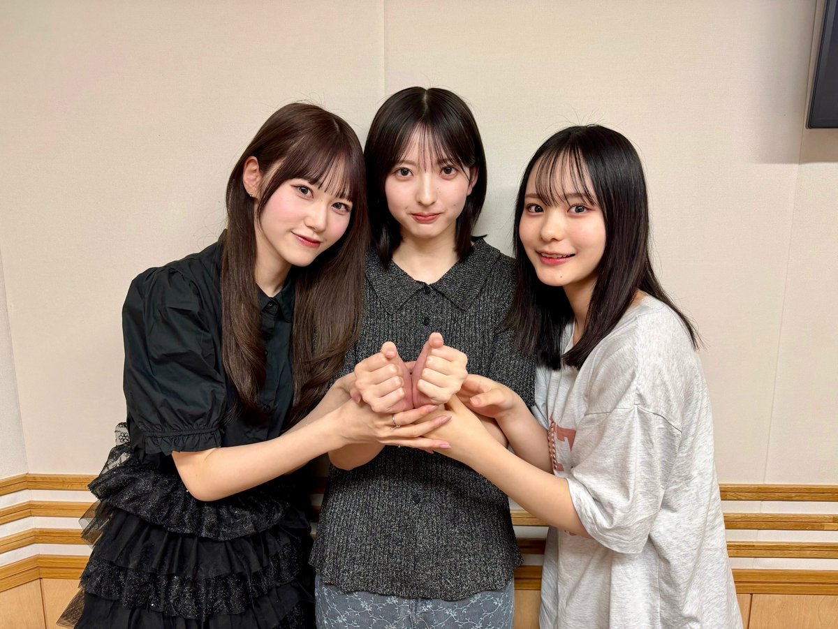 sakura_joqr's tweet photo. ˗ˏˋ 🌸 #櫻坂のさ 🌸ˎˊ˗
⏰この後 19：00～放送です📻⚡

番組MCの #向井純葉 に加え、
#山田桃実 #中川智尋 の2人が出演します🎉

▼今日のトピックス
・山田さん初登場！
・山田さん、はじめてのとりしらべ
・帰る？帰らない？

お聴きのがしなく〜

🎧radiko
https://t.co/8gqIHALmtv

#櫻坂46
#文化放送
