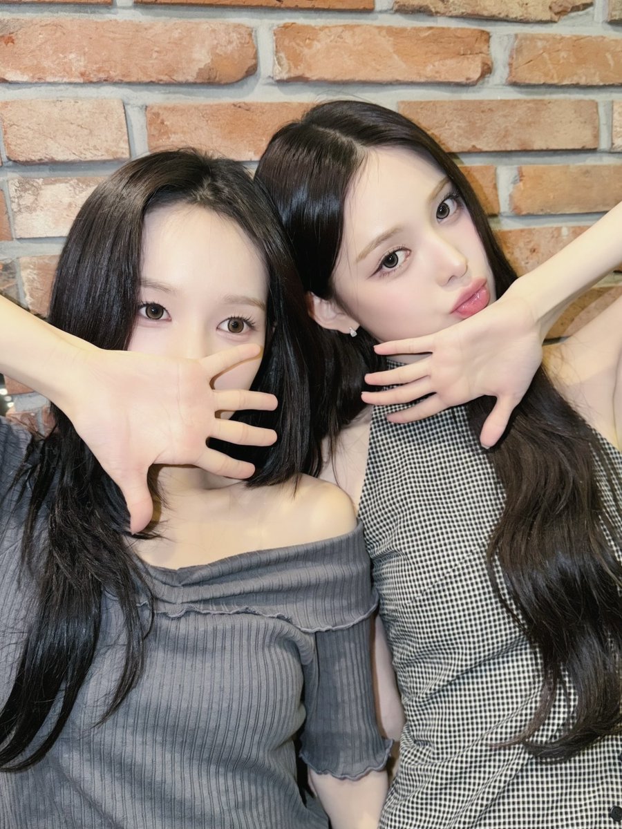 izna_offcl's tweet photo. [iznaPIC📷]

2026.07.10 <대면 &amp; 유닛 영상통화 팬사인회>

#izna #이즈나
#SET_THE_TEMPO #izna_SET_THE_TEMPO 
#METRONOME #izna_METRONOME https://t.co/QrWO1qle8l