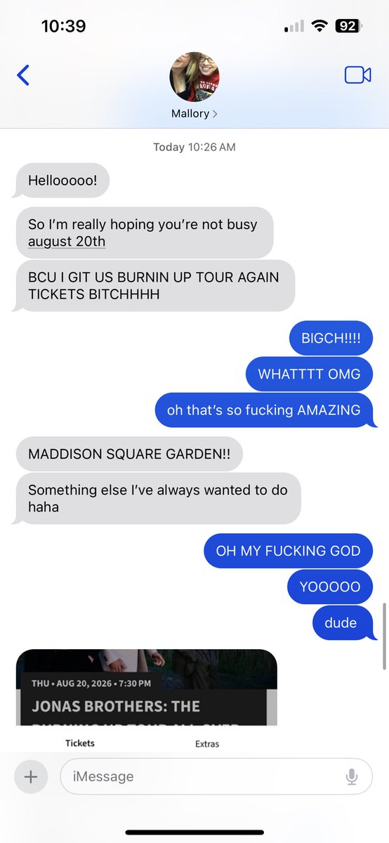 reyciesage's tweet photo. MALLORY AND I ARE SEEING THE JONAS BROTHERS AT MADISON SQUARE GARDEN NEXT MONTH?!?!?? https://t.co/vC7ZXv0qeX