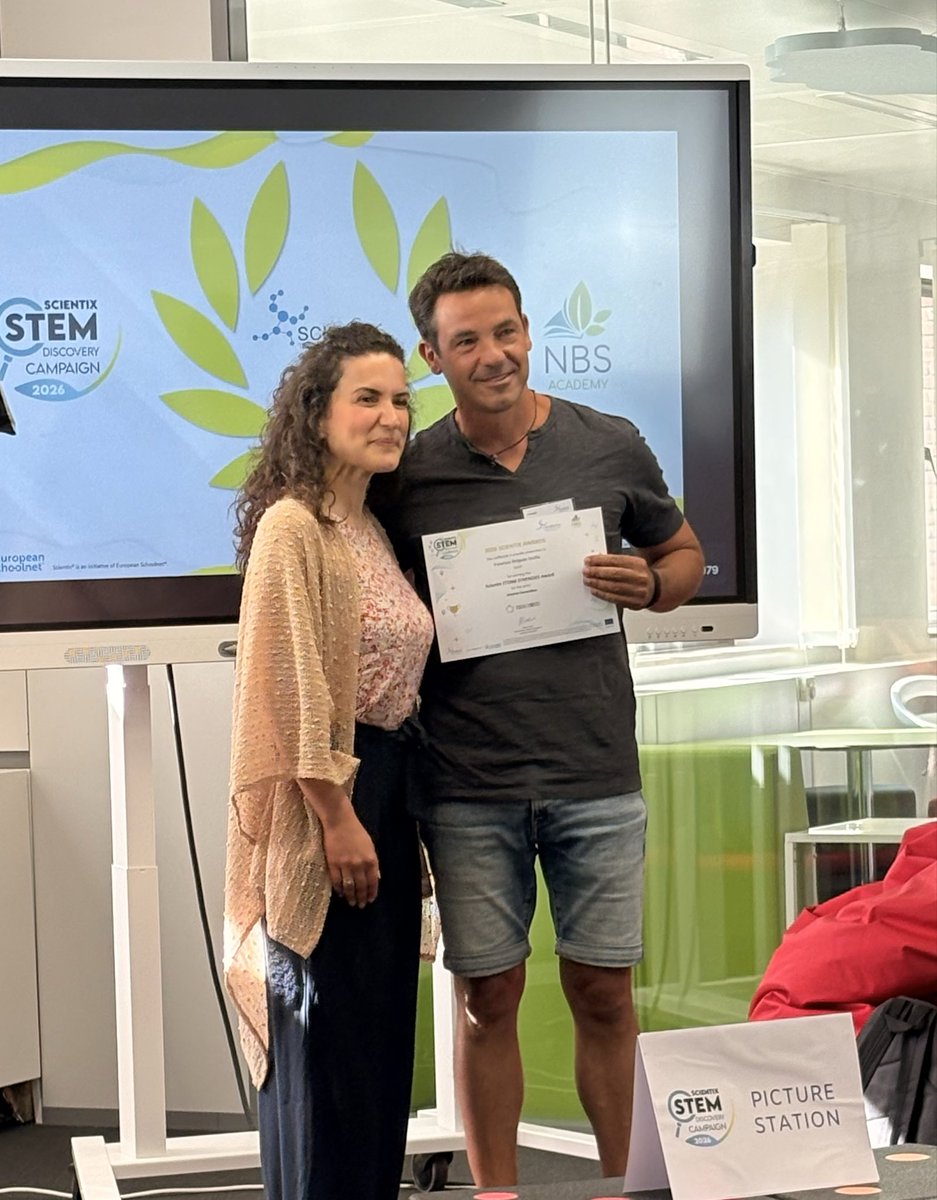 arcipreste2009's tweet photo. Broche perfecto para cerrar el curso. He recibido el premio @steambrace_eu en @fcl_euschoolnet de Bruselas. Gracias al equipazo de @scientix_eu por ser tan cercanos y tan buena gente. Gracias por valorar el trabajo. Seguiremos sumando y avanzando. @Edelvives @educaINTEF #2026SPW https://t.co/hEDFG7I9LF