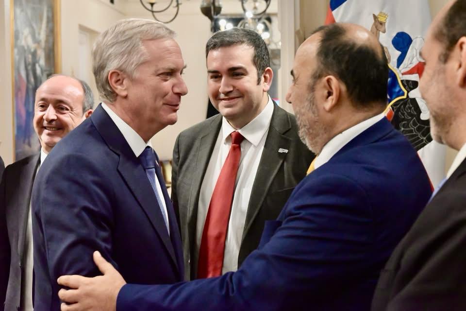 CorfoTarapaca's tweet photo. 📢♻️Jornadas Directores Corfo♻️
Nuestro Director Regional, Espártago Ferrari, participa en Santiago en las jornadas estratégicas de directores regionales de Corfo. La agenda consultó un encuentro con el Presidente José Antonio Kast.
#Tamarugal #Tarapacá #Iquique
💪🚀🌎✅ https://t.co/wPR5mLo4DI