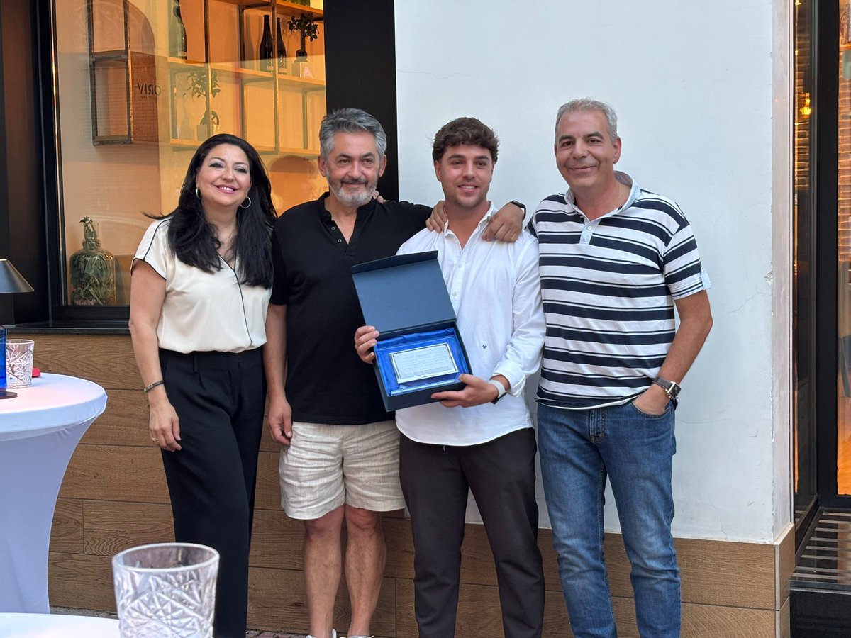 Emilio_Sanchez8's tweet photo. Las despedidas nunca son fáciles, pero también son la mejor prueba de que el camino ha merecido la pena.

Gracias a todas las personas que han confiado en mí y que han formado parte de esta etapa.

Gracias por todo, Guijuelo. 💚 https://t.co/0JNf4uGNYE