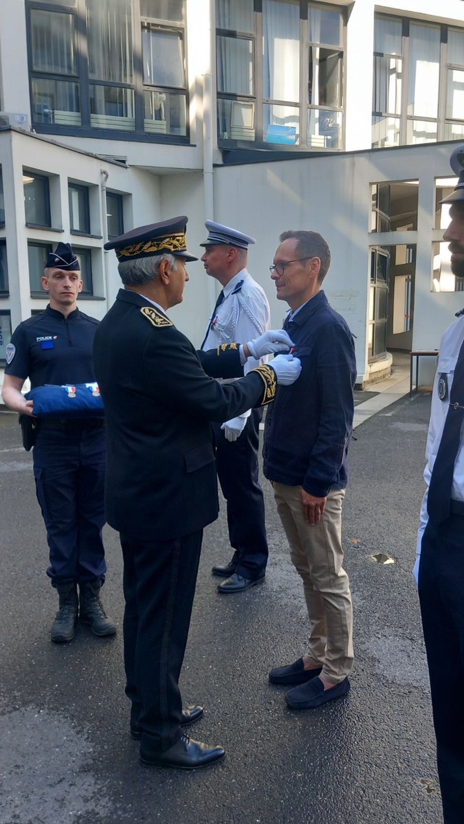 Prefet51's tweet photo. #PoliceNationale

Fayçal Douhane, sous-préfet de Reims, a participé aux côtés de  Patrick Valentin, directeur interdépartemental de la @PoliceNat51  , à la cérémonie de la Journée de la Police nationale,  organisée en présence de nombreux élus et partenaires.

Un  moment de reconnaissance pour saluer l’engagement, le professionnalisme  et le dévouement des femmes et des hommes qui œuvrent chaque jour au  service de la sécurité des Français. 🇫🇷