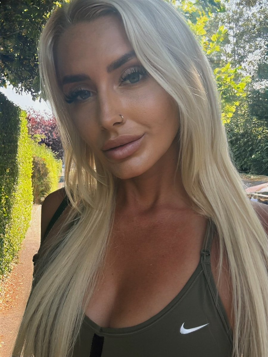 Cam8pcs's tweet photo. Little fuck doll #wankchat #slut #chav #ukslut #ukchav #tart #tease #goon #wankfuel #whore #bimbo #builtforBBC https://t.co/uBGakJuSGb
