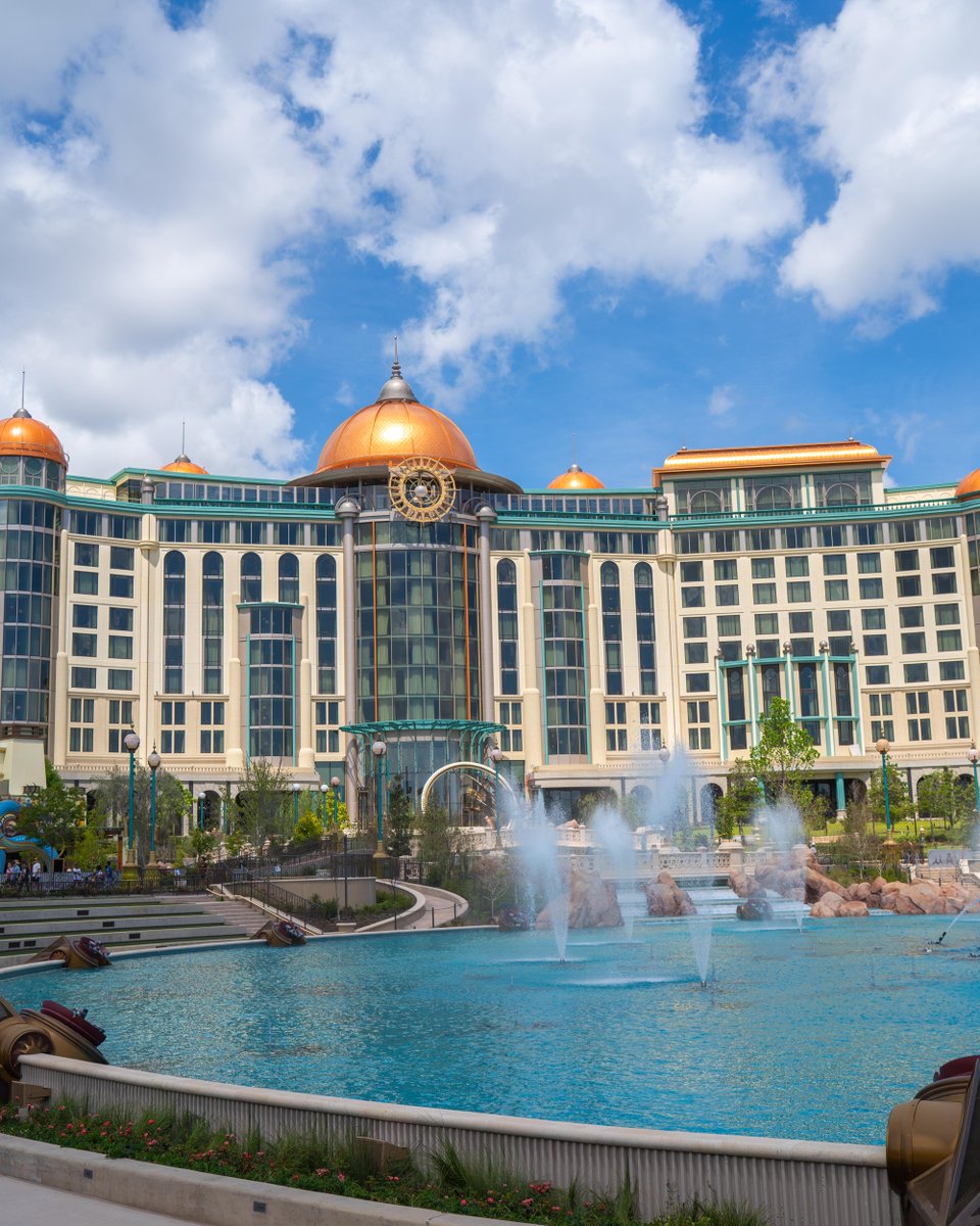 UniversalORL's tweet photo. Seeing your hotel from the park is UNREAL 🤯 https://t.co/dKPat7lm0P