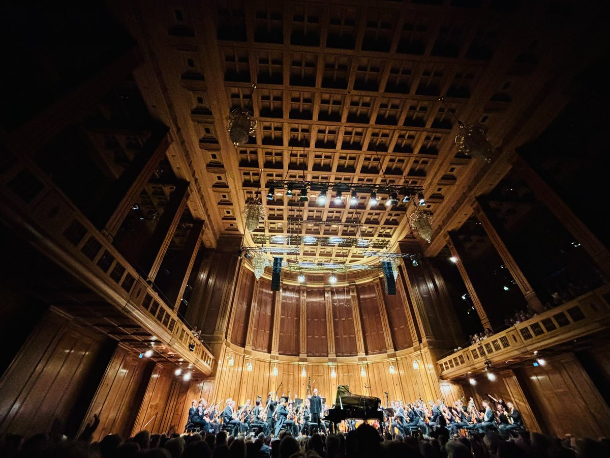 ManuelBrug's tweet photo. Lebendiges #quartettderkritiker @musikkritiker - erstmals #kissingersommer. Mit Intendant #alexandersteinbeis ging es via 19 Einspielungen 2. #brahms 🎹 Konzert auf den🦷. Danach waren @bambergsymphony #jakubhrusa #brahms3 und #lukassternath dran. 🎶🤷♂️🤗⛲️ plus #waltrautmeier https://t.co/CBe0muwErU