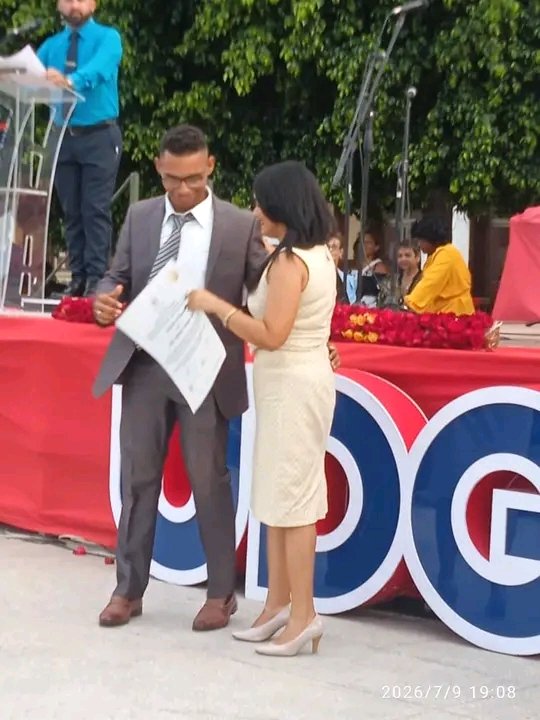 VFces69767's tweet photo. Resulta el mejor graduado integral, estudiante de la carrera de Derecho de la Facultad de Ciencias Económicas y Sociales https://t.co/O89u1lplGU