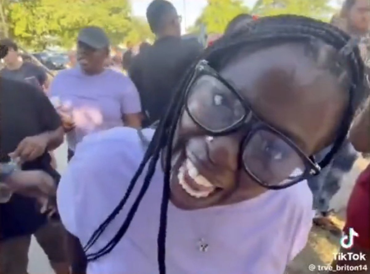 uubzu's tweet photo. Hahaha “when I say edits, I mean edits. It’s a racist caricature of a black person” 

No bitch, that’s what she looks like. That’s real video! https://t.co/5rNYh0vjxE