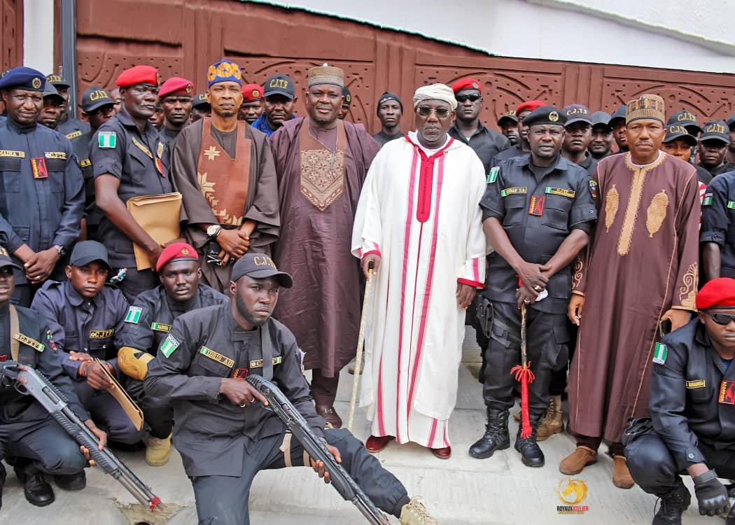 TimiJosh13's tweet photo. I was opportune to have a critical meeting with CJTF and the Serikin Fulani of Lagos His highness Dr Mohammed Abubakar Bambado II , we deliberate on a way forward to help lagos state govt curb down crimes .. https://t.co/pyF6VN7DUX