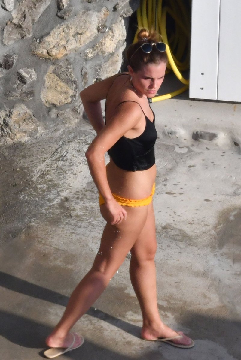 HomemcomhBr's tweet photo. 🔥 Emma Watson Faz a Costa Italiana Parecer Ainda Mais Bonita — Veja as Fotos Que Estão Viralizando! https://t.co/hQTNfp0krA