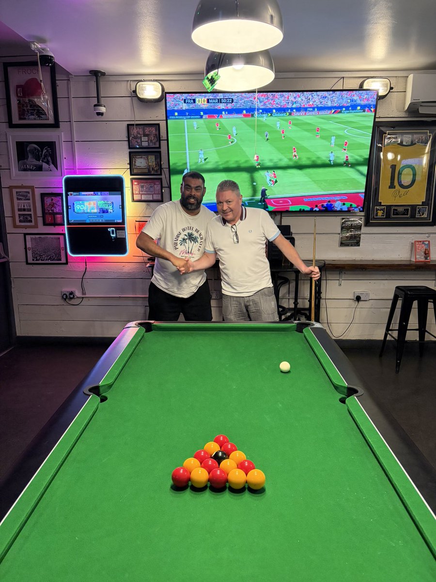 islingtonsport1's tweet photo. These 3 were all defeated by the NEW CHAMPION on the way to his well deserved victory! #NorthLondonsPremierSportsBar #ThePubThatKeepsGiving #No1ArsenalPub https://t.co/6dzFtsJrqW