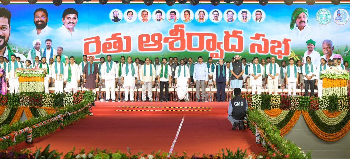 KomatireddyKVR's tweet photo. రైతు బిడ్డలమైన మాకు అన్నదాతల కష్టం తెలుసు.. 
కేవలం 9 రోజుల్లో రూ. 9,000 కోట్లు రైతుల ఖాతాల్లో జమ చేసి, చెప్పిన మాటను చేతల్లో చూపించిన రైతు పక్షపాతి మన ఇందిరమ్మ ప్రభుత్వం.

మధిర నియోజకవర్గం, జగన్నాథపురంలో జరిగిన 'రైతు ఆశీర్వాద సభ'లో ముఖ్యమంత్రి శ్రీ @revanth_anumula గారు, ఉప ముఖ్యమంత్రి శ్రీ @Bhatti_Mallu గారితో కలిసి పాల్గొనడం ఎంతో సంతృప్తినిచ్చింది. ఈ వేదికగా రైతులకు వానాకాలం పంటకు  'రైతు భరోసా' పెట్టుబడి సాయాన్ని పూర్తి చేయడంతో పాటు, నూతన ఈ-పట్టాదార్ పాస్‌బుక్‌లను పంపిణీ చేశాము.

#RythuBharosa #KomatireddyVenkatReddy #Telangana