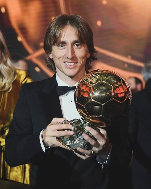 papaitiger's tweet photo. @FIGHTZINCLUB Neymar Jr não ganhou bola de ouro porque enfrentou Messi e Cristiano Ronaldo no auge: https://t.co/lRSP2w9rYA