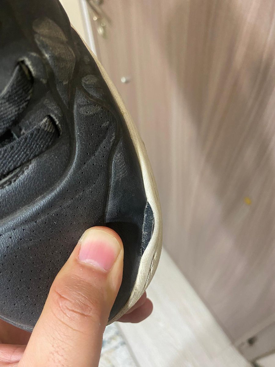 nacregsi's tweet photo. @SKECHERSUSA Ürünlerinizi sadece 6 ay giyilebilir olarak mı üretiyosunuz ve  insanları neden yanıltıyorsunuz. Konuyu sizlere ilettğimde de sorun yok diyorsunuz sizce bu kaliteli ürününüz neden 6 ayda bu hale geldi ve dikişler nerde? https://t.co/4Lpqd3QTPM