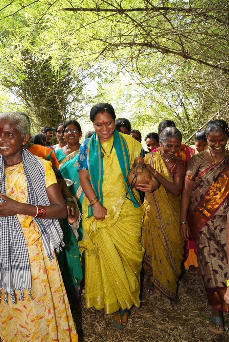 RaoKavitha's tweet photo. Grateful for the way I was welcomed by the women of Nayak Podu gudem in Aswaraopet. The warmth I received made my day and will surely act as a pillar of strength in the political revolution that Telangana Rakshana Sena intends to bring about. We will stand up for each one of you and ensure that none of you is left behind.