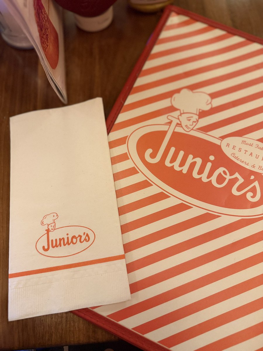 inpamskitchen's tweet photo. If you don’t go to @JuniorsCheeseck are you really in NYC?

🍰

#juniors  #juniorscheesecake  #juniorsrestaurant  #cheesecake  #deli https://t.co/WpYZDp3umB