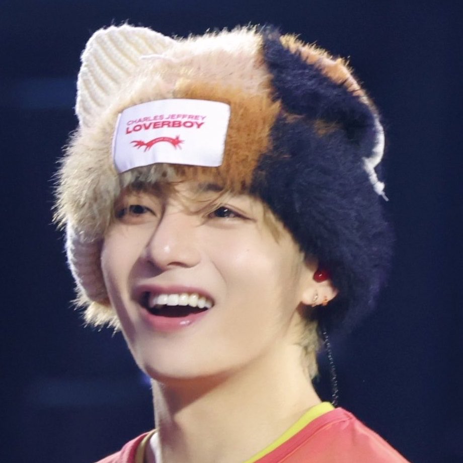 pinkmilksv's tweet photo. จะมีใครโคฟเป็นแมวได้เหมือนแมวตัวจริงขนาดนี้ไหมอะ ยิ้มหวานกระชากใจเว่อ หนูวีน่ารักจนแมวต้องชิดซ้าย ยอมแพ้ไปเลย https://t.co/DjngNBSOQi